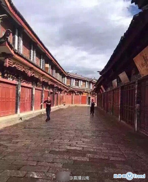 丽江古城商铺集体罢市关门 抵制围城收费