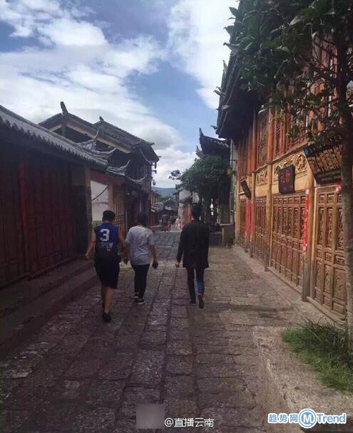 丽江古城商铺集体罢市关门 抵制围城收费