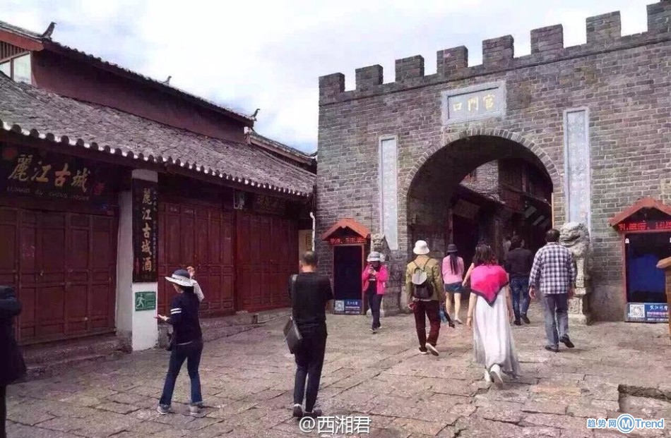 丽江古城商铺集体罢市关门 抵制围城收费