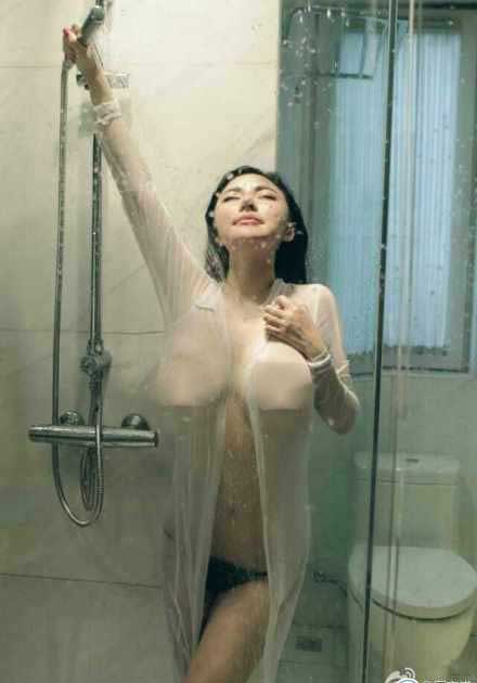 网红周宜诺艳 照秀G奶 身材惹火引争议