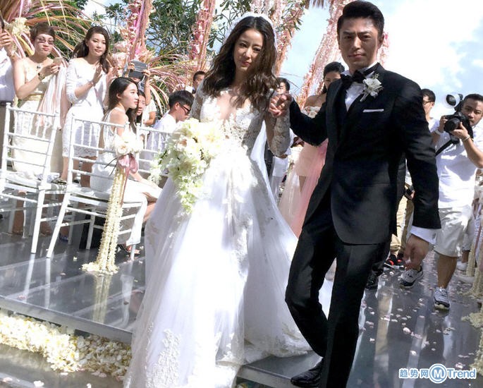霍建华林心如婚礼婚纱美出天际 网友心疼苏有朋胡歌