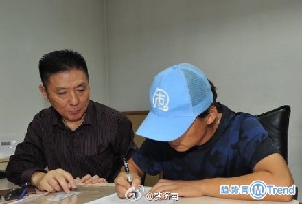 王宝强银行卡没钱向陈思诚借钱打官司 朋友圈宋喆车祸已死