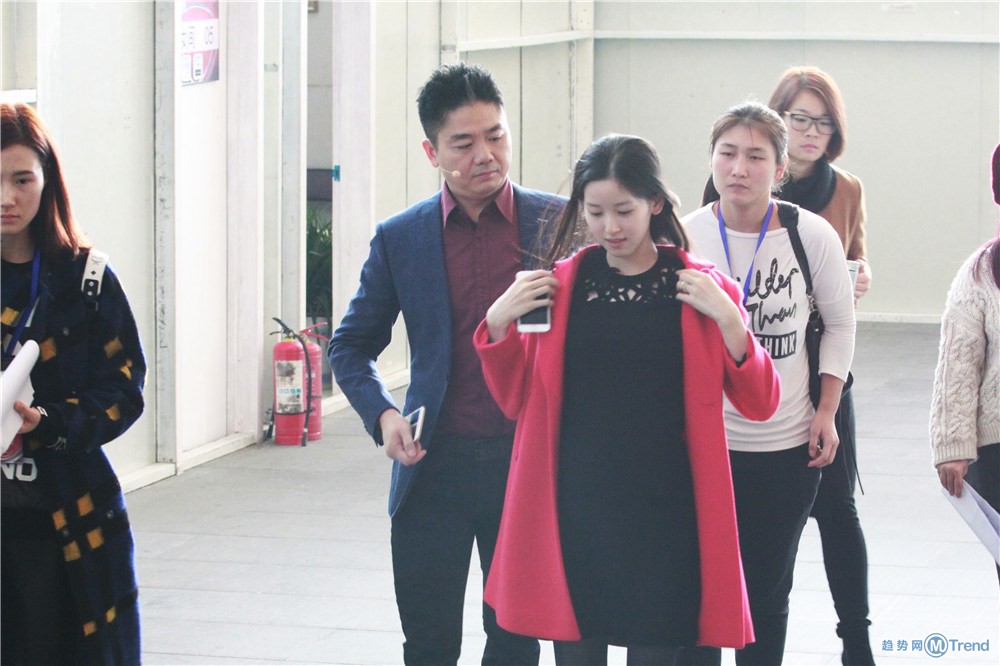 奶茶妹妹章泽天又怀孕了？刘强东说不准叫奶茶妹只针对朋友