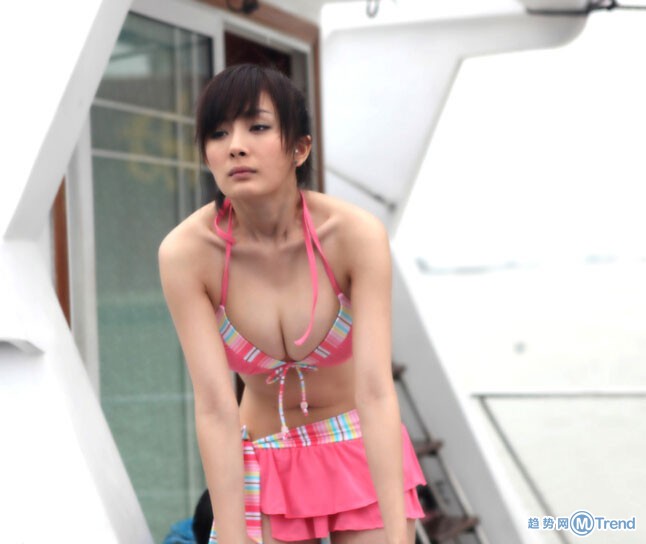 杨幂泳装照性感亮相 林志玲李小璐柳岩泳装照PK