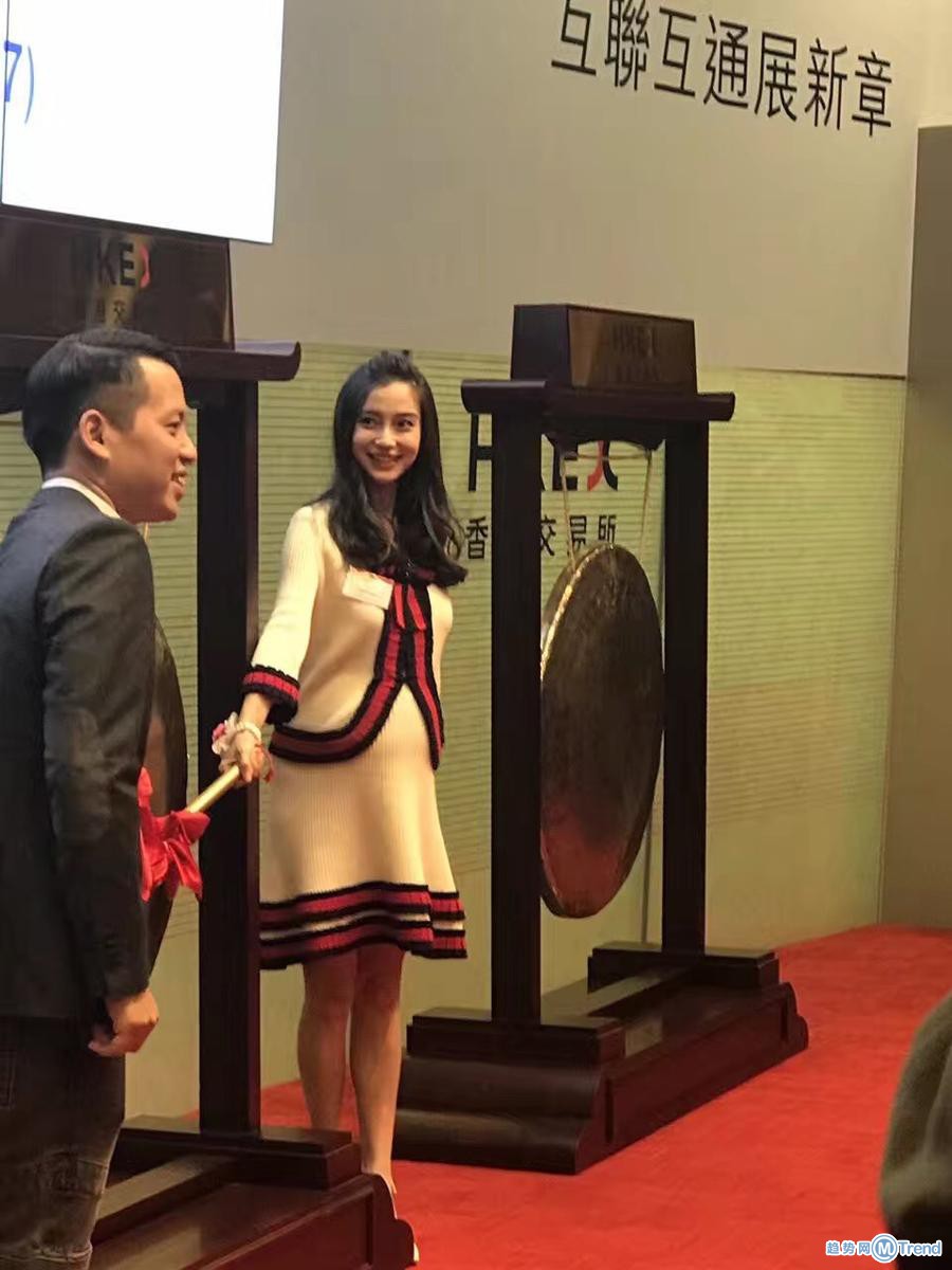 美图巨亏上市 Angelababy挺大肚敲锣助阵