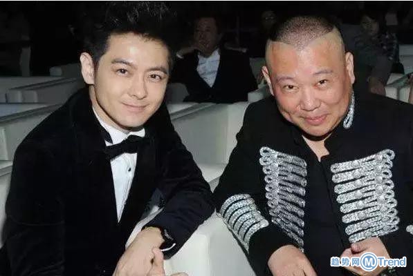 年度最尴尬合影 章子怡被秒成渣