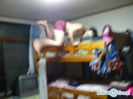 网友自拍上床动作 结果悲剧了