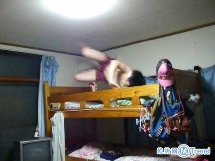 网友自拍上床动作 结果悲剧了