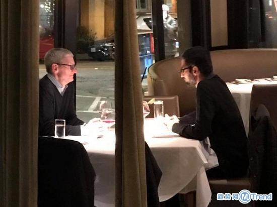 库克和谷歌CEO皮查伊共进晚餐被  偷  拍