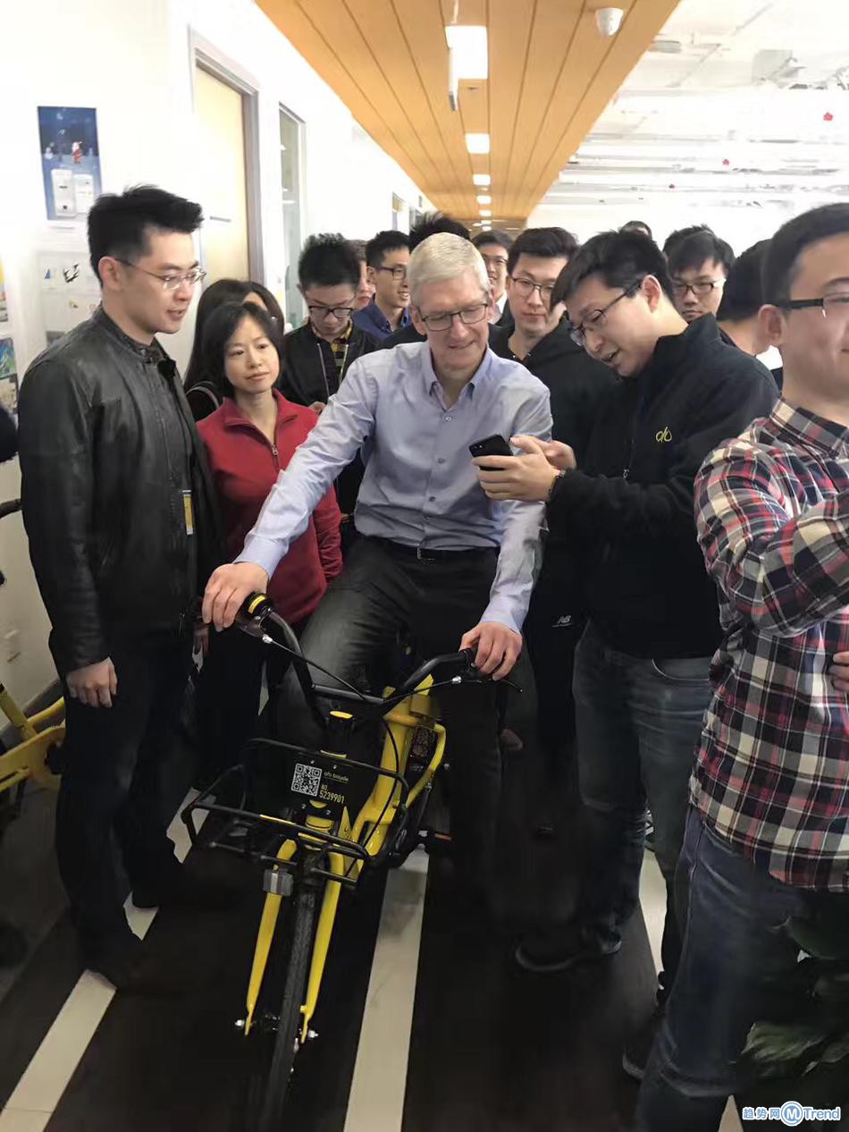 库克到访OFO 骑小黄车显愉快