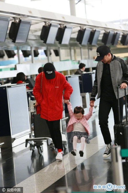 刘恺威带小糯米机场送杨幂 杨幂刘恺威合体撒糖