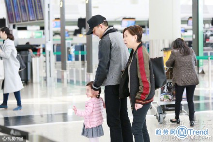 刘恺威带小糯米机场送杨幂 杨幂刘恺威合体撒糖