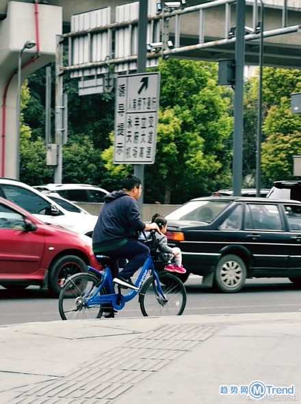 共享单车花式载人
