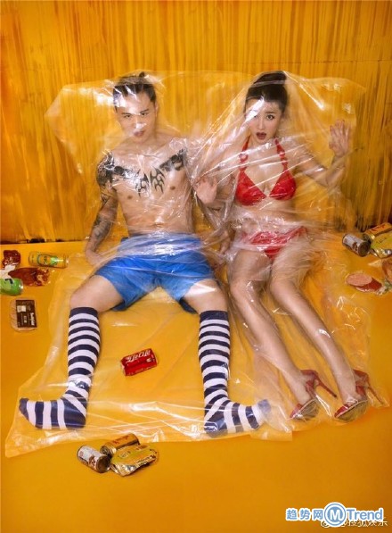 好声音张玮另类婚纱照曝光 辣眼睛！