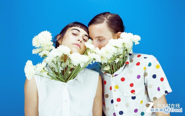 外国情侣诡异秀恩爱照片