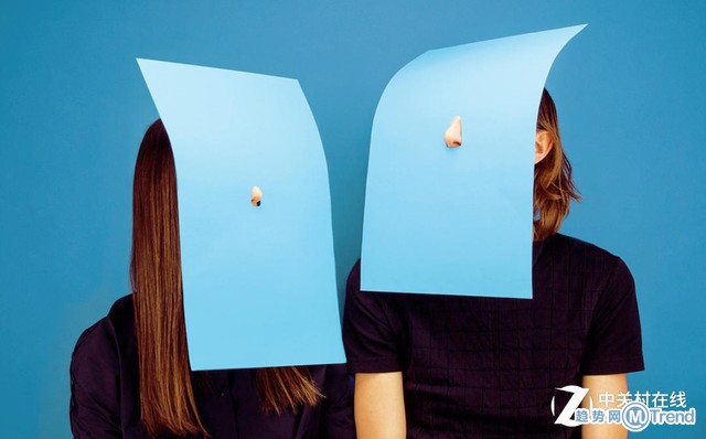 外国情侣诡异秀恩爱照片