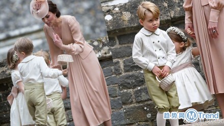 乔治小王子踩到小姨婚纱 被训哭了