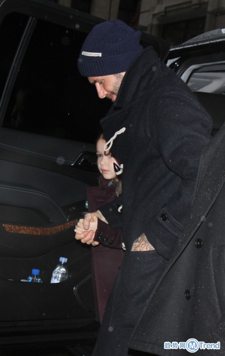 贝克汉姆小七暖心亲亲照被批 小七小贝甜宠照片大量曝光