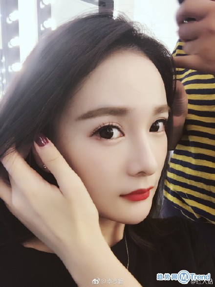 杨幂替身长得很像 卓享瑜被指脸皮厚