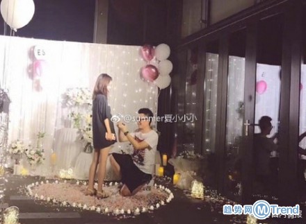 王健林卖掉万达广场 王思聪前女友雪梨接受求婚现场图