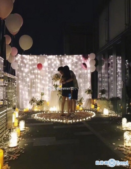 王健林卖掉万达广场 王思聪前女友雪梨接受求婚现场图