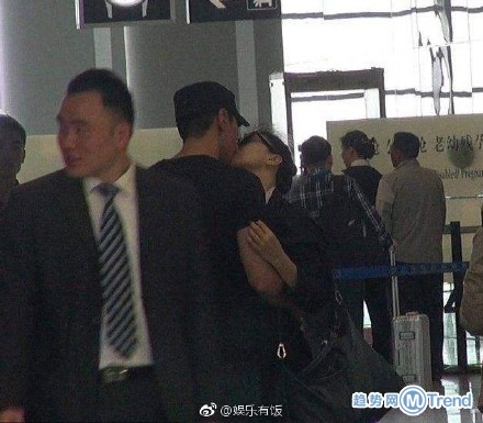 赵又廷拥吻高圆圆 朱茵节目聊周星驰