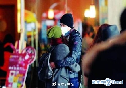 赵又廷拥吻高圆圆 朱茵节目聊周星驰