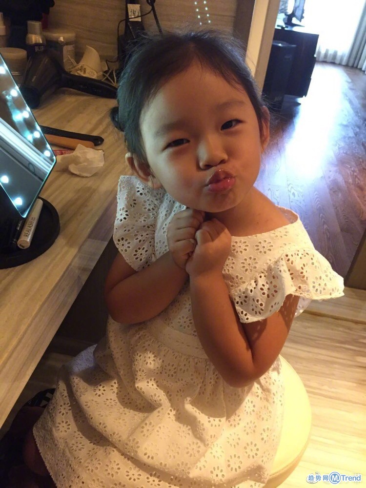 汪小菲成女儿奴 网友吐槽儿子是充话费送的