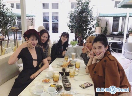 章泽天奚梦瑶同框