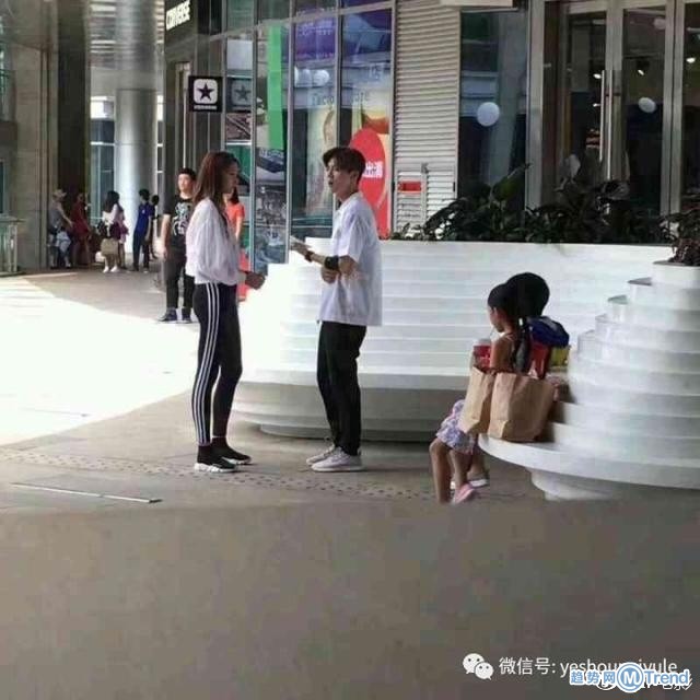 鹿晗关晓彤在一起 恋情实锤没有卓伟赚差价