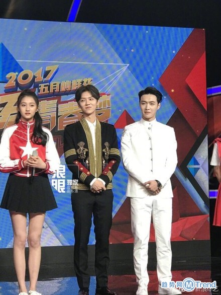 鹿晗关晓彤在一起 恋情实锤没有卓伟赚差价