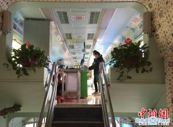 热点：旧床拆出金银珠宝 高校建火车餐厅