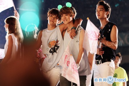 SHINee金钟铉确认死亡 鹿晗微博悼念