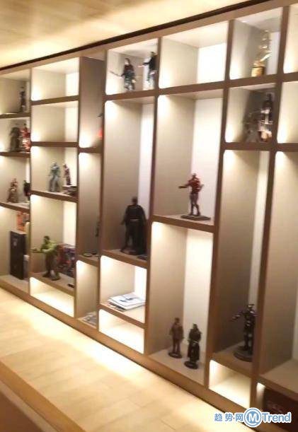 热点：曝黄晓明公司内部 霸王创始夫妇内斗 驾考没过哭晕考场