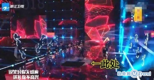 跨年：跨年舞台现大坑 Baby疑回应假唱 公司称发错年终奖