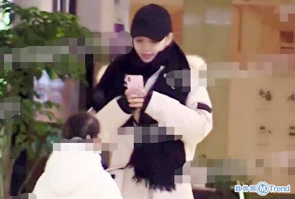 李小璐风波后现身 只见甜馨不见贾乃亮