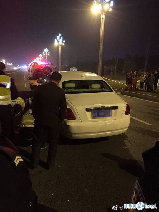 热点：凌潇肃发文道歉 成都劳斯莱斯撞死路人