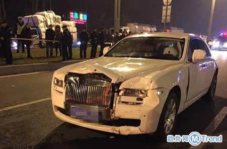 热点：凌潇肃发文道歉 成都劳斯莱斯撞死路人
