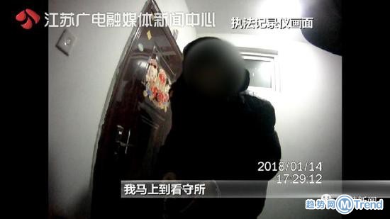 热点：公交司机被拽下车 执着小 偷 连 偷 火腿34年