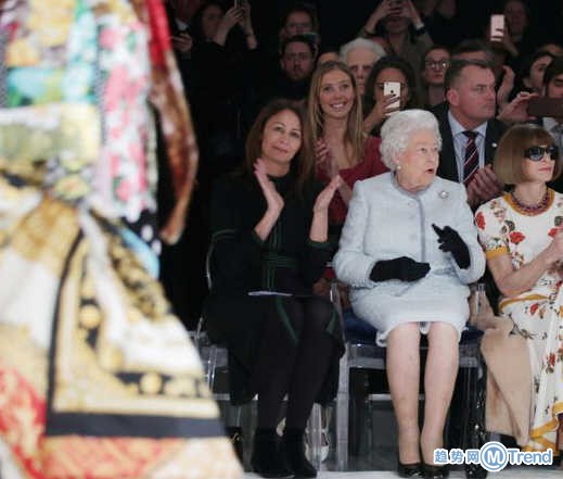 热点：韩内讧主角致歉 19万现金散街头 英女王首现身秀场