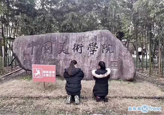 热点：美院开考学生跪拜 苏炳添获得四连冠