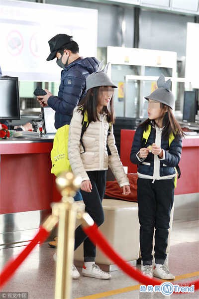 热点：佟大为带女儿现身 任达华女儿出道 帕托表白迪丽热巴