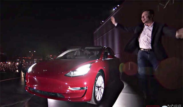 热点：特斯拉处破产边缘 王宝强亲领金扫帚 泰国公主将访华