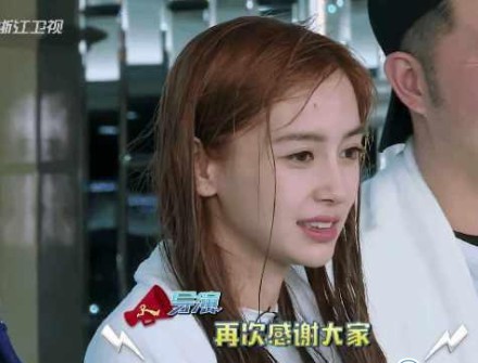 热点：Baby回应玩不起 女生穿短裙被投诉 淘票票道歉