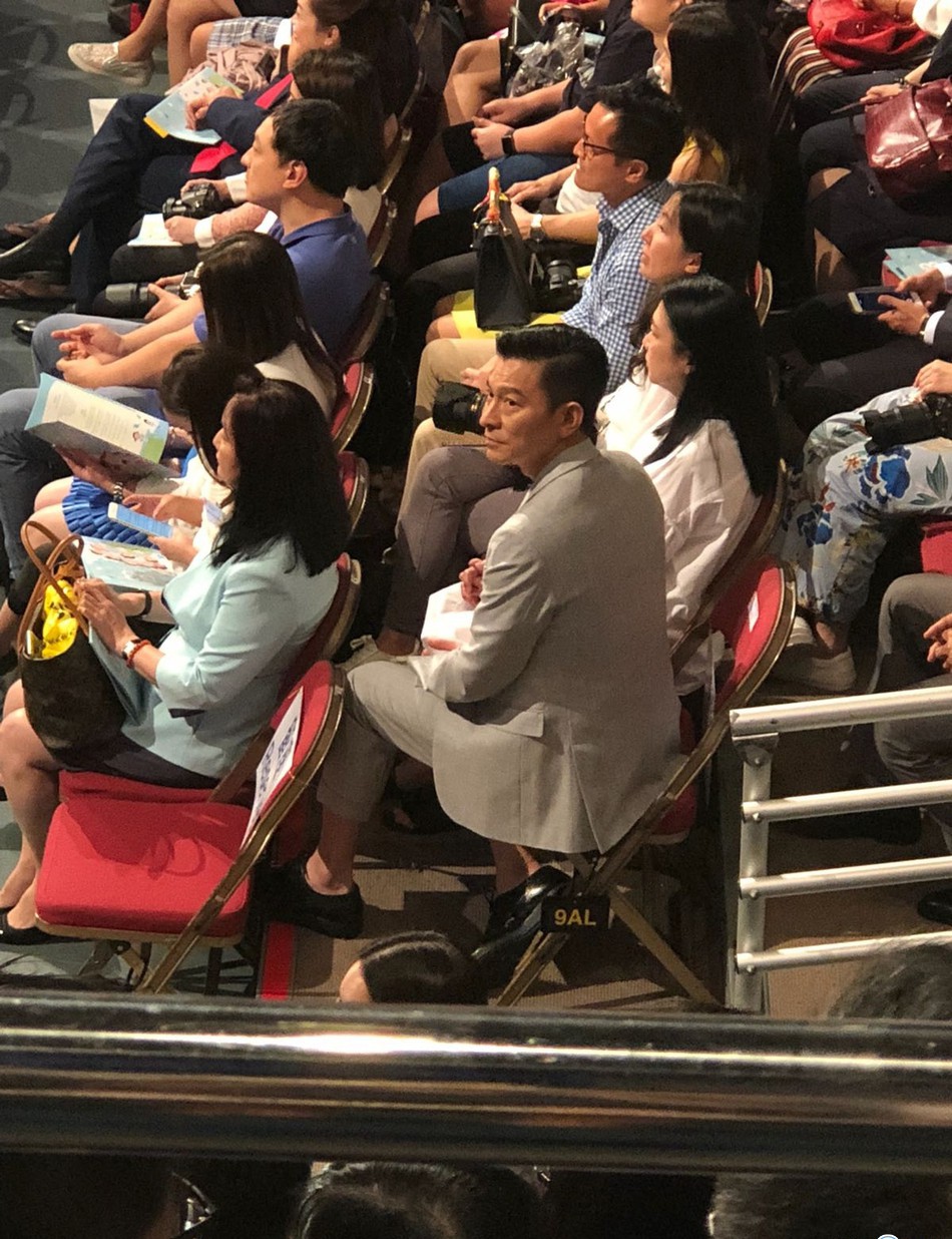 刘德华女儿毕业礼 妻子朱丽倩被曝有孕