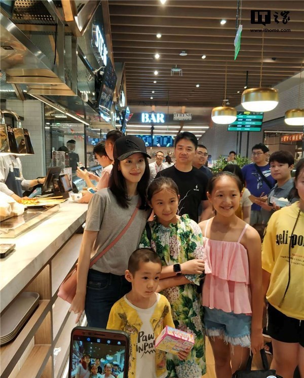 热点：刘强东章泽天素颜逛超市 江苏首发蚊子预报