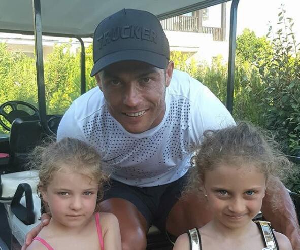 热点：C罗尤文球衣首签 无锡回应腾宿舍