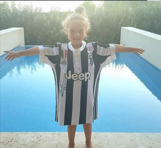 热点：C罗尤文球衣首签 无锡回应腾宿舍