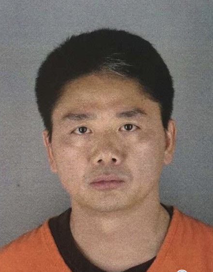 性感！刘强东性侵女大学生被捕照片曝光 王思聪删微博