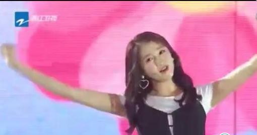 热点：关晓彤口型对不上 印度火车冲入人群